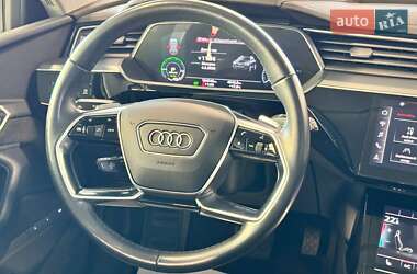 Внедорожник / Кроссовер Audi e-tron 2021 в 