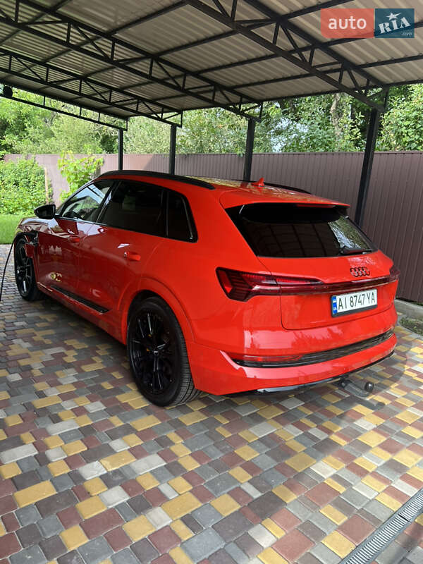 Внедорожник / Кроссовер Audi e-tron 2018 в Киеве фото 4 Внедорожник / Кроссовер Audi e-tron 2018 в Киеве