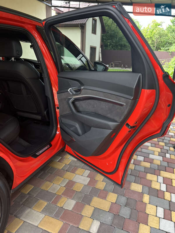 Внедорожник / Кроссовер Audi e-tron 2018 в Киеве фото 8 Внедорожник / Кроссовер Audi e-tron 2018 в Киеве