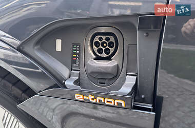Внедорожник / Кроссовер Audi e-tron 2019 в 