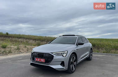 Внедорожник / Кроссовер Audi e-tron 2022 в 
