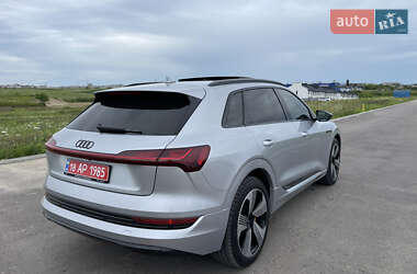 Внедорожник / Кроссовер Audi e-tron 2022 в 