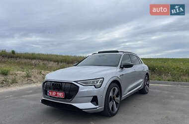 Внедорожник / Кроссовер Audi e-tron 2022 в 