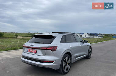 Внедорожник / Кроссовер Audi e-tron 2022 в 