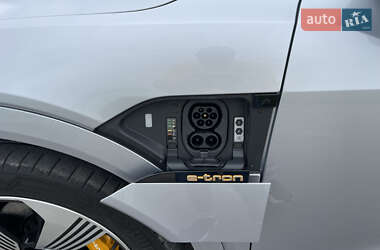 Внедорожник / Кроссовер Audi e-tron 2022 в 