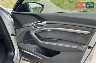 Внедорожник / Кроссовер Audi e-tron 2022 в 