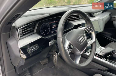 Внедорожник / Кроссовер Audi e-tron 2022 в 