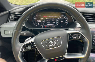 Внедорожник / Кроссовер Audi e-tron 2022 в 