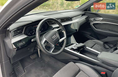 Внедорожник / Кроссовер Audi e-tron 2022 в 