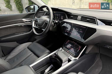 Внедорожник / Кроссовер Audi e-tron 2021 в 