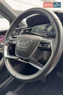 Внедорожник / Кроссовер Audi e-tron 2020 в 