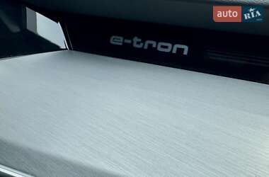 Внедорожник / Кроссовер Audi e-tron 2020 в 