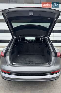 Внедорожник / Кроссовер Audi e-tron 2020 в 