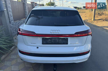 Позашляховик / Кросовер Audi e-tron 2019 в 