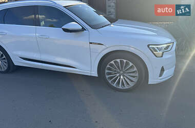 Позашляховик / Кросовер Audi e-tron 2019 в 