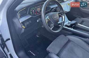 Позашляховик / Кросовер Audi e-tron 2019 в 