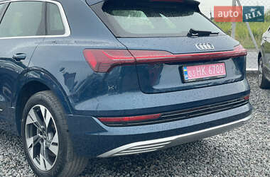 Внедорожник / Кроссовер Audi e-tron 2021 в 