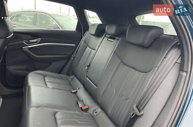 Внедорожник / Кроссовер Audi e-tron 2021 в 