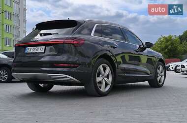 Позашляховик / Кросовер Audi e-tron 2019 в 