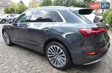 Позашляховик / Кросовер Audi e-tron 2019 в 