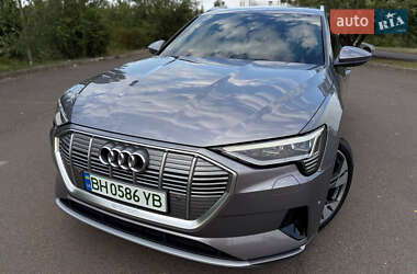 Позашляховик / Кросовер Audi e-tron 2019 в 
