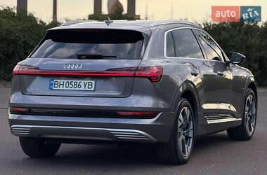 Позашляховик / Кросовер Audi e-tron 2019 в 