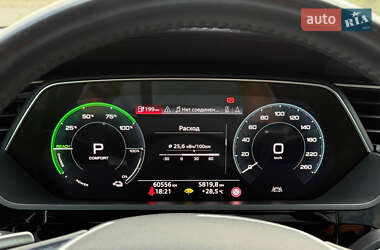 Позашляховик / Кросовер Audi e-tron 2019 в 