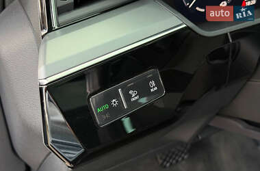 Позашляховик / Кросовер Audi e-tron 2019 в 