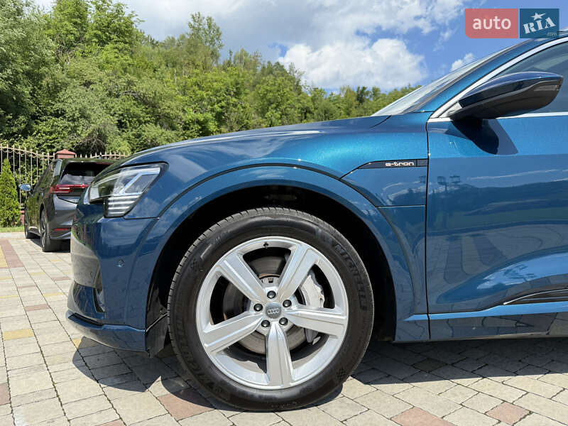 Внедорожник / Кроссовер Audi e-tron 2019 в Сваляве
