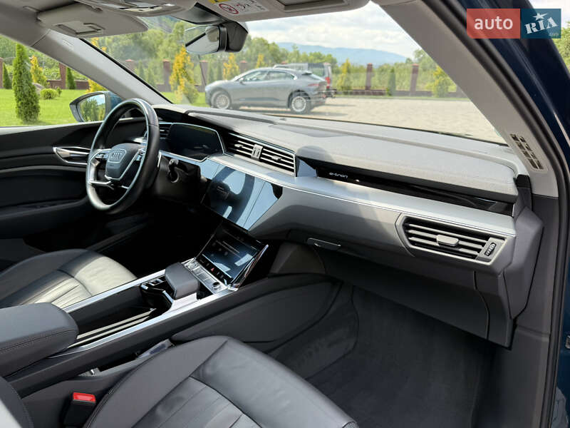Внедорожник / Кроссовер Audi e-tron 2019 в Сваляве