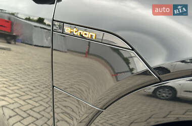 Внедорожник / Кроссовер Audi e-tron 2023 в 
