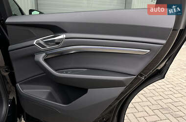 Внедорожник / Кроссовер Audi e-tron 2023 в 