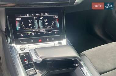 Внедорожник / Кроссовер Audi e-tron 2021 в 