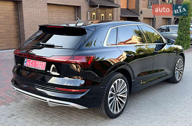 Внедорожник / Кроссовер Audi e-tron 2023 в 