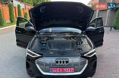 Внедорожник / Кроссовер Audi e-tron 2023 в 