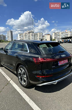 Внедорожник / Кроссовер Audi e-tron 2023 в 