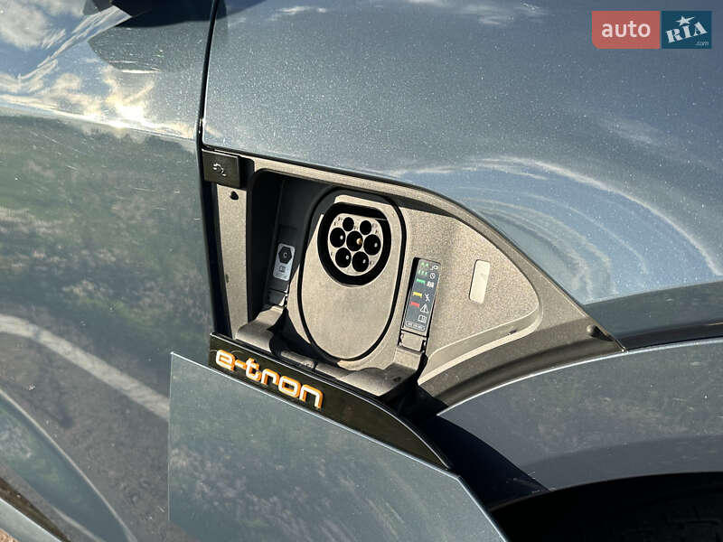 Внедорожник / Кроссовер Audi e-tron 2022 в Киеве