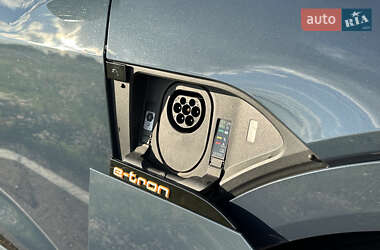 Внедорожник / Кроссовер Audi e-tron 2022 в 