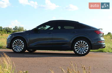 Внедорожник / Кроссовер Audi e-tron 2022 в 
