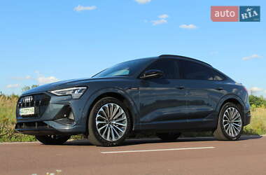 Внедорожник / Кроссовер Audi e-tron 2022 в 