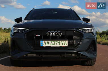 Внедорожник / Кроссовер Audi e-tron 2022 в 