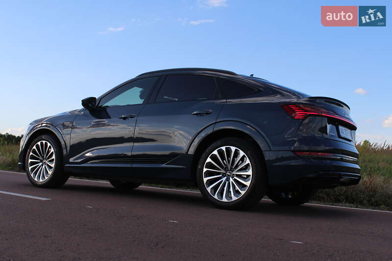 Внедорожник / Кроссовер Audi e-tron 2022 в Киеве