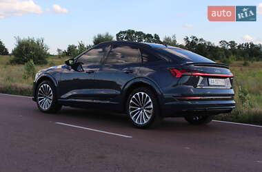 Внедорожник / Кроссовер Audi e-tron 2022 в 