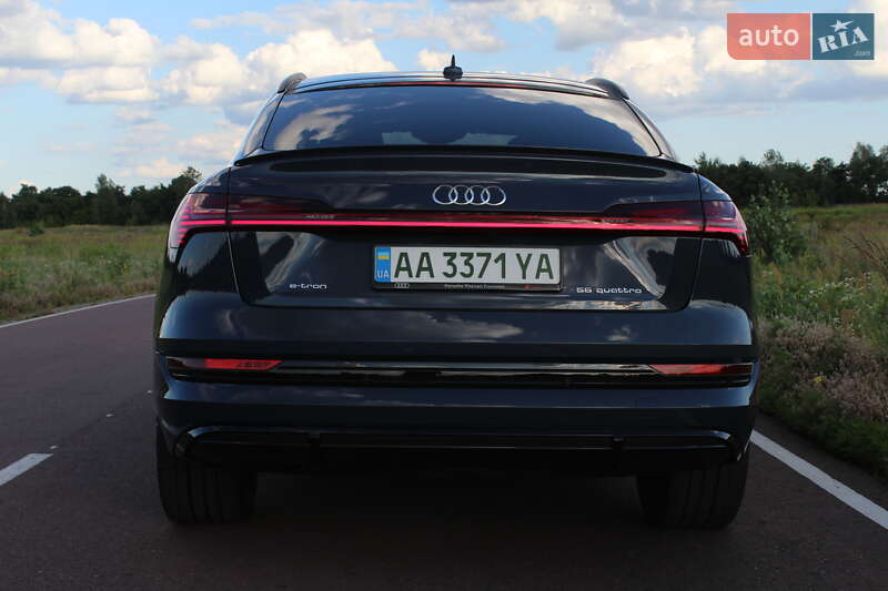 Внедорожник / Кроссовер Audi e-tron 2022 в Киеве