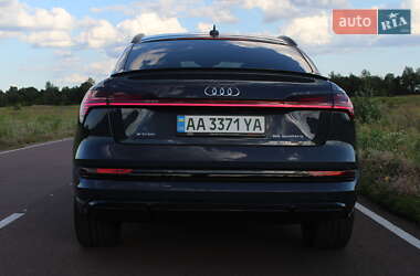 Внедорожник / Кроссовер Audi e-tron 2022 в 
