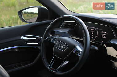 Внедорожник / Кроссовер Audi e-tron 2022 в 