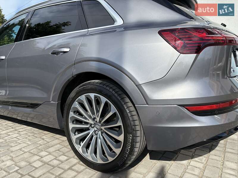 Позашляховик / Кросовер Audi e-tron 2019 в Дрогобичі