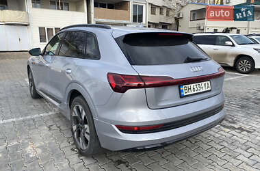 Внедорожник / Кроссовер Audi e-tron 2021 в 
