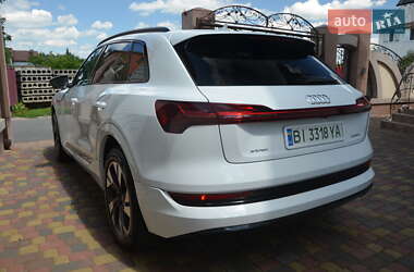 Внедорожник / Кроссовер Audi e-tron 2020 в 