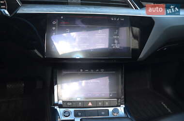 Внедорожник / Кроссовер Audi e-tron 2020 в 